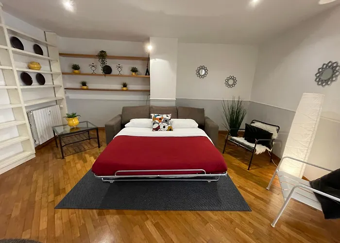 Lovely At Saint Peter's Square Vatican Apartment